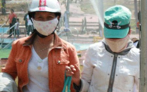 Quý bà miệt vườn bán đất phẫu thuật thành... Ngọc Trinh